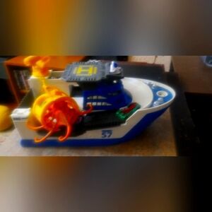 Matchbox floats in water shark Rescue ToyBoat with Spinner cars and sea creature